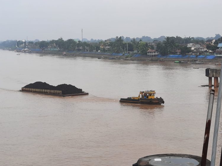 Kejari Muaro Jambi Gelar Lelang 1.625 Ton Batu Bara Hasil Ttindak Pidana