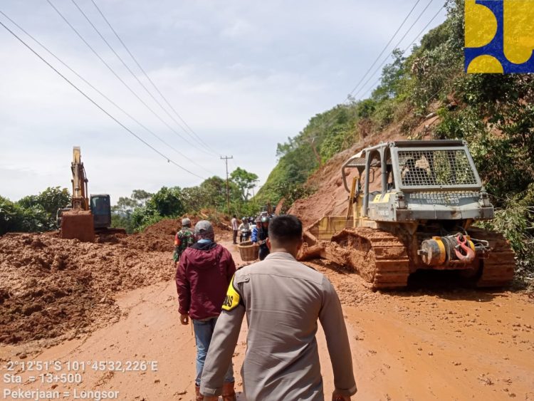 BPJN IV Jambi Perbaiki Jalan Lintas Kabupaten Kerinci-Bangko Akibat Longsor