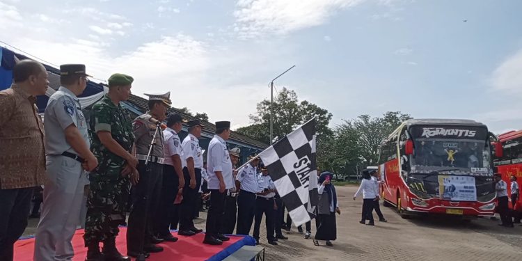 Al Haris Lepas Ratusan Peserta Mudik Gratis