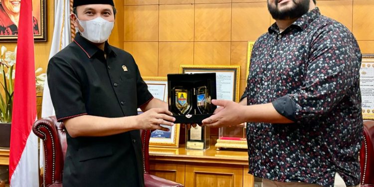 Ketua DPRD Jambi Terima Kunjungan Wakil Konsulat Amerika di Sumatera ke DPRD Jambi