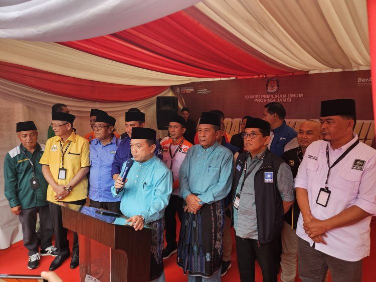 13 Parpol Daftarkan Haris -Sani Ke KPU Jambi