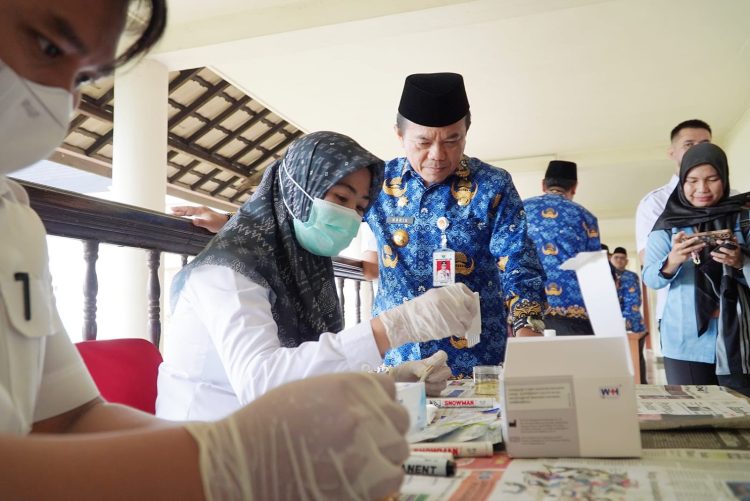 Gubernur, Sekda dan Seluruh Pejabat Pemprov Jambi Jalani Tes Urine