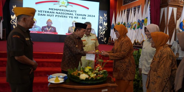 Hadir di Tengah Keluarga Besar Veteran Jambi, Gubernur Al Haris Berikan Mobil Operasional