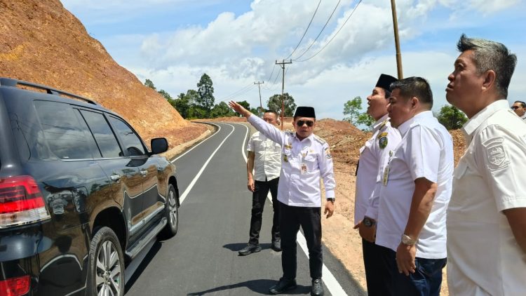 Warga Batang Asai Menanti Puluhan Tahun Jalan Mulus
