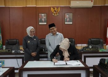 Ketua DPRD Kota Jambi Putra Absor Hasibuan Rapat Paripurna Laporan Hasil Kerja Badan Anggaran