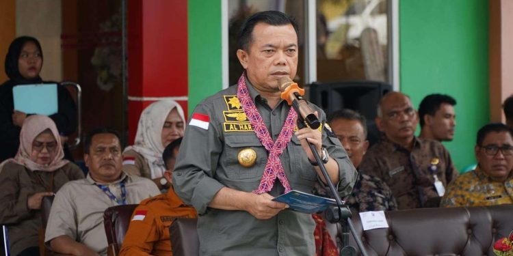 Gubernur Serahkan Bantuan Dumisake Di Batanghari