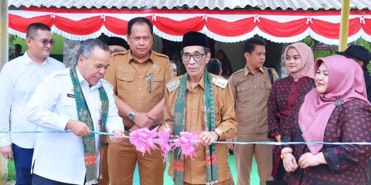 Kadisdik Provinsi Jambi Syamsurizal menghadiri kegiatan Job Fair dan Gelar Karya 2024 di SMKN PP Batang Hari