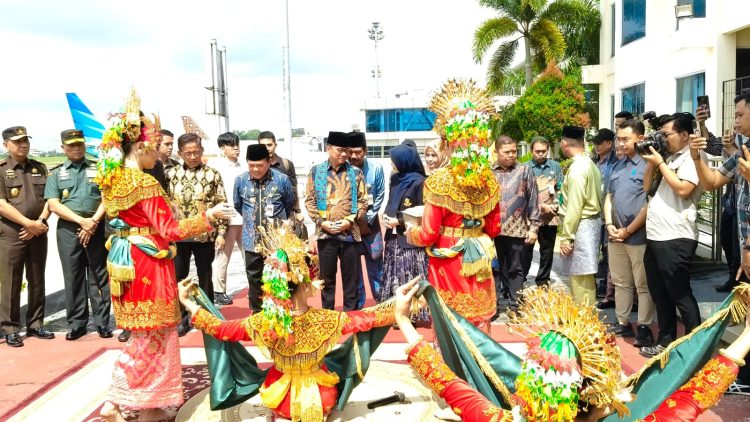 Menteri desa Yandri Susanto