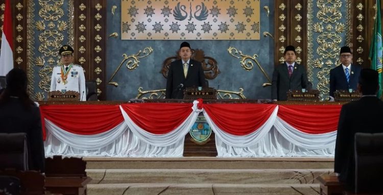 Ketua DPRD Kota Jambi Pimpin Paripurna Sertijab Walikota Jambi Terpilih periode 2025-2030
