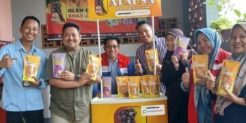 Putriarsa Bagus Wibowo, Manager Communication & Relation PT Elnusa Petrofin bersama tim kunjungi UMKM Binaan di Kota Jambi.
