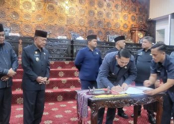 Bupati Dengarkan Pandangan Umum Fraksi-fraksi Dewan