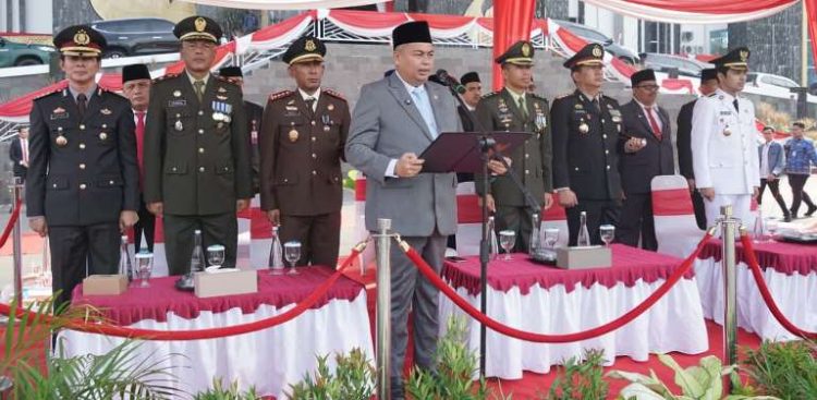 Upacara HUT ke-80 RI di Balai Kota Jambi, Ketua DPRD Kemas Faried Bacakan Teks Proklamasi