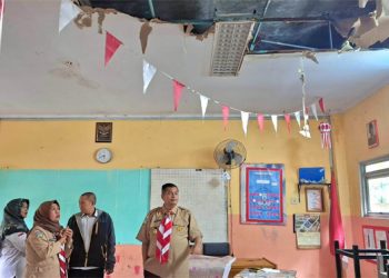 Ketua DPRD Kota Jambi Tinjau Kelas Rusak di SMPN 7: Perbaikan Secepatnya Dilakukan